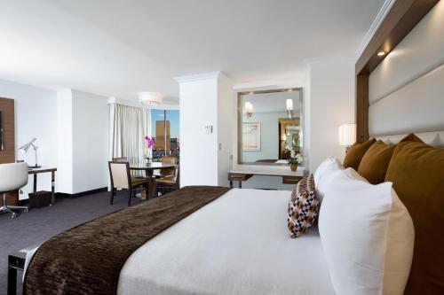 Кровать или кровати в номере Palace Station Hotel & Casino