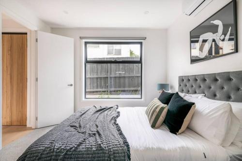 3 BedroomTownhouse-free parking Image