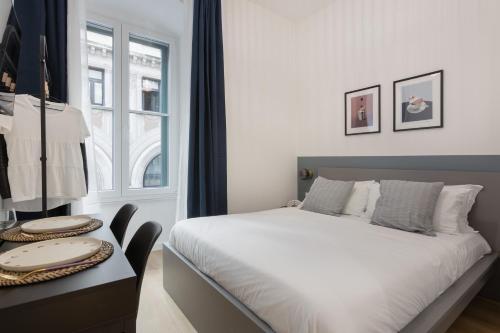 Postel nebo postele na pokoji v ubytování Cozy Trieste Historic Hideaway