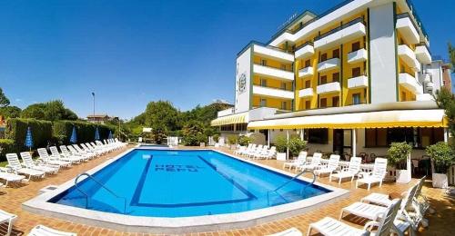 Bazén v ubytování Park Hotel Perù ***S nebo v jeho okolí