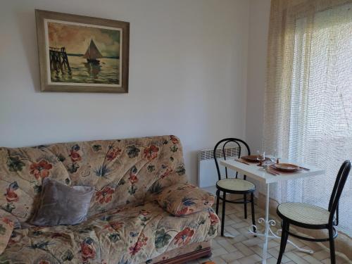 Fotografia z galérie ubytovania Studio avec Terrasse, Proche Plage, Parking Privé, Vélo, Activités Nautiques - FR-1-652-21 v destinácii Saint-Jean-de-Monts