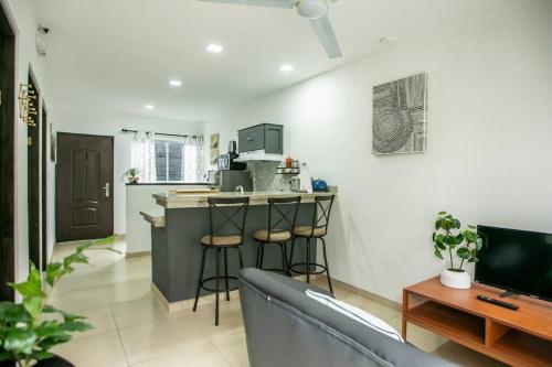 Η κουζίνα ή μικρή κουζίνα στο cr.arenalapartments#1..hermoso,cómodo con parqueo