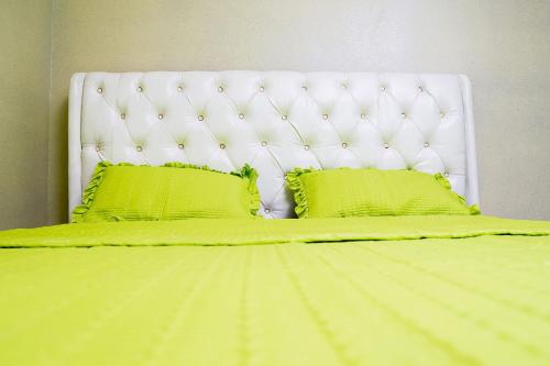 Een bed of bedden in een kamer bij Pivo home