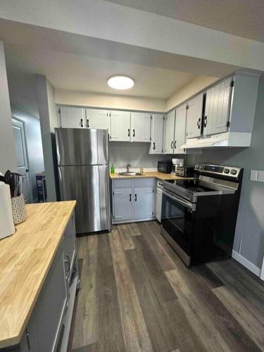 Freshly Renovated 2 bedroom unit – Photos 2