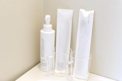 a group of white toiletries sitting on a shelf at SLEEPLAB 高輪 -睡眠特化型Hotel- in Tokyo