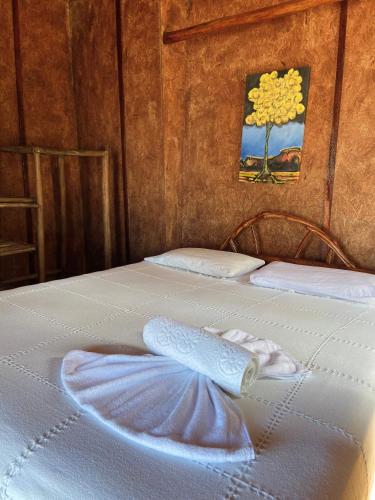 a close up of a bed with a blanket on it at Pousada Paraíso das Tartarugas in Pipa