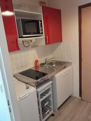 a small kitchen with a sink and a microwave at Challes les eaux in Challes-les-Eaux