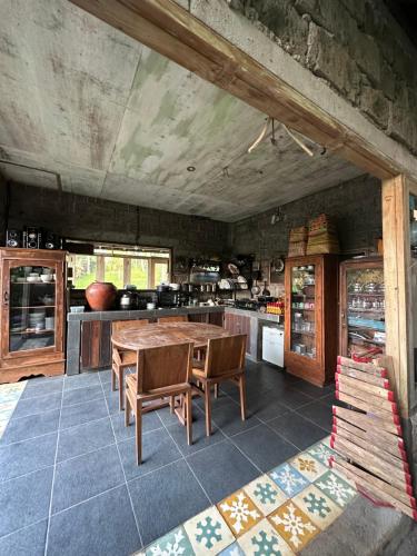 Cucina o angolo cottura di Oemah Tepi Sawah