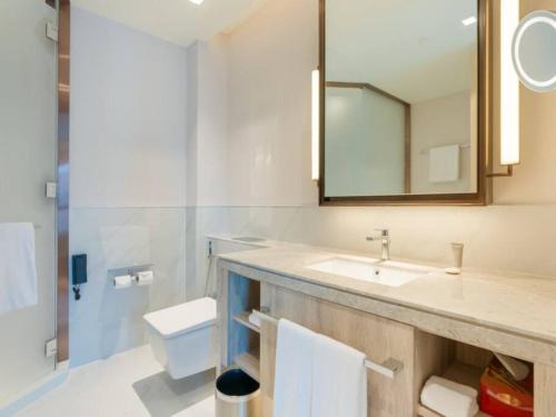 Koupelna v ubytování High Floor Stylish 1BR Address Harbour607- Pool - GYM