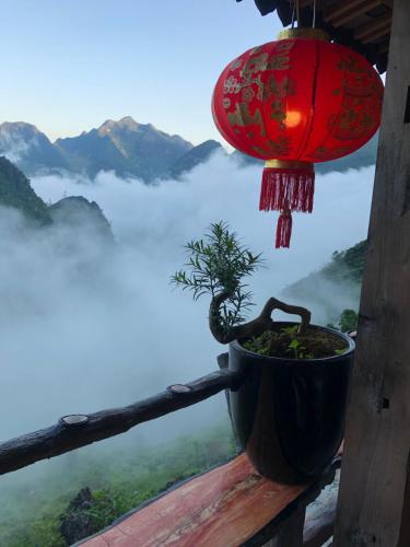 a plant in a pot on a balcony with a view at Homestay Huyền Thoại Cao Nguyên Đá in Lao Ou Tchai