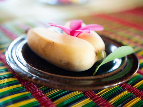 a plate with three fruit on top of a table at Mekong Bird Resort & Hotel in Stœ̆ng Trêng