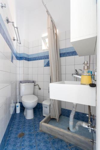 Vasilis Apartmentsにあるバスルーム