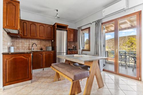 Vasilis Apartmentsにあるキッチンまたは簡易キッチン