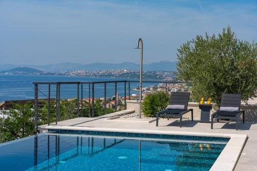 Stylish Villa Olea with heated pool and panoramic sea views