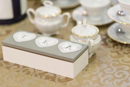 a white box with hearts on top of a table at Villa Orchidea in Šakiai