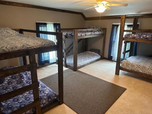 a room with four bunk beds in a room at Jeans Place in Northfork