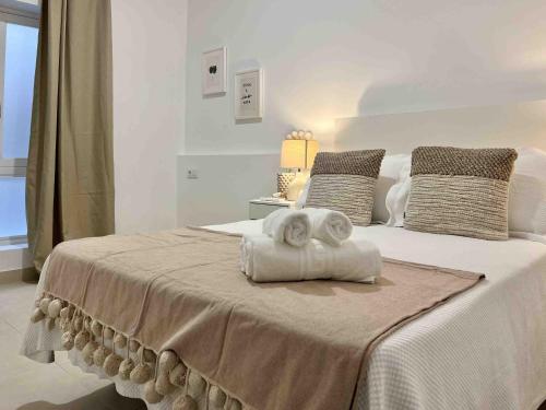 Ένα ή περισσότερα κρεβάτια σε δωμάτιο στο Apartamentos La Tahona Cádiz Centro