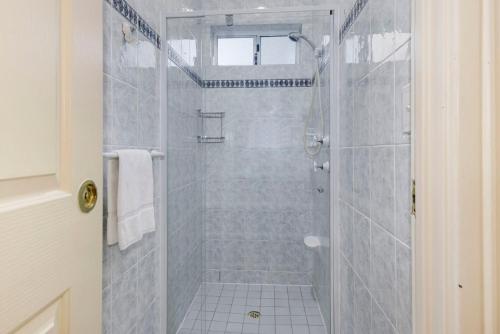 Ένα μπάνιο στο Inn The Tuarts Guest Lodge