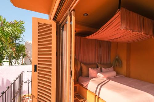 Postel nebo postele na pokoji v ubytování El Barrio Boutique Hotel & Bar