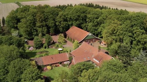 an aerial view of a large house with a yard at Ferienhof Werner in Emstek