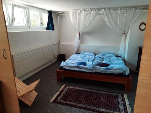 Voodi või voodid majutusasutuse grosses Zimmer mit Küche/Du/WC zur Alleinnutzung toas
