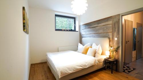 Postel nebo postele na pokoji v ubytování SKOG HARRACHOV duplex apartment