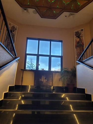 FOUR PALMS RESIDENCE – Photos 3