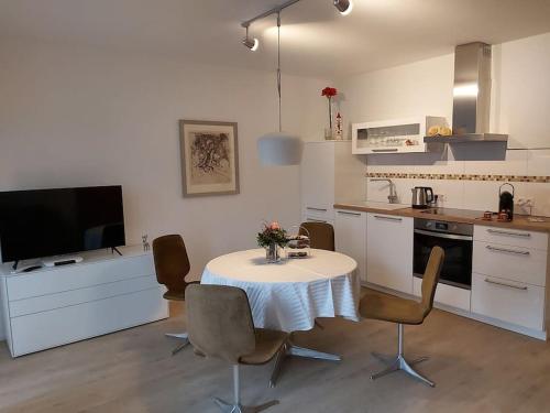 Kuchyň nebo kuchyňský kout v ubytování Wohnung Elisabeth - Parkblick - Am Buhl'schen Park 40 - zentrumsnah