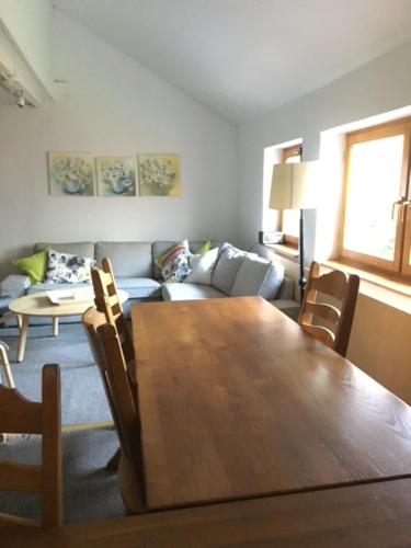 a living room with a table and a couch at Gospodarstwo Agroturystyczne LOBELIA in Pomysk Wielki