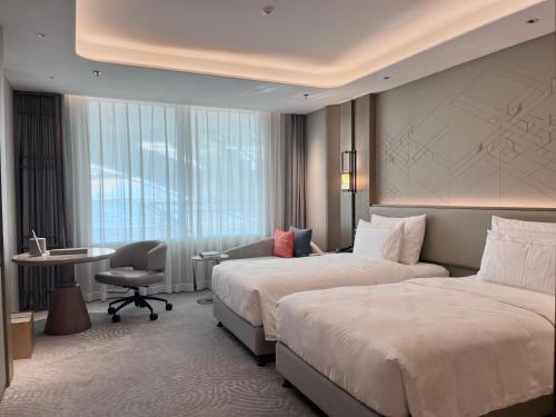 Ein Bett oder Betten in einem Zimmer der Unterkunft Shenzhenair International Hotel