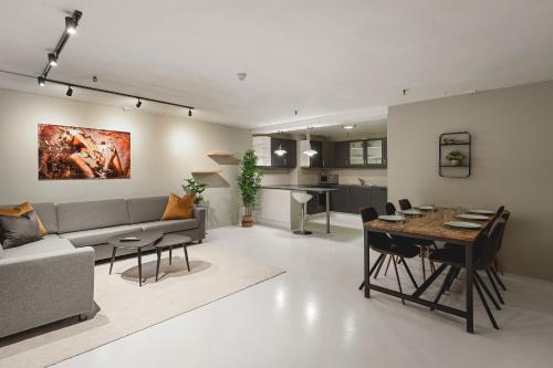 Køkken eller tekøkken på ARCTIC HOMES - Downtown Penthouse