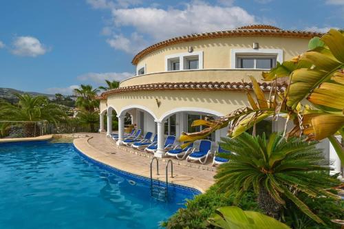 Villa Jarmila by Aguilarent