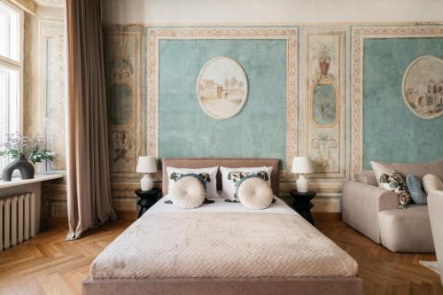 Gallery 7 Heritage Apartment - LoftAffair Collection