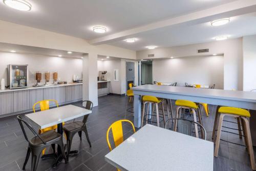 Restoran atau tempat lain untuk makan di Microtel Inn & Suites by Wyndham Bossier City