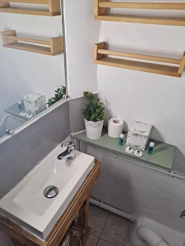 Photo de la galerie de l'établissement Vauban- Studio à 10 min de Notre-Dame de la Garde, à Marseille