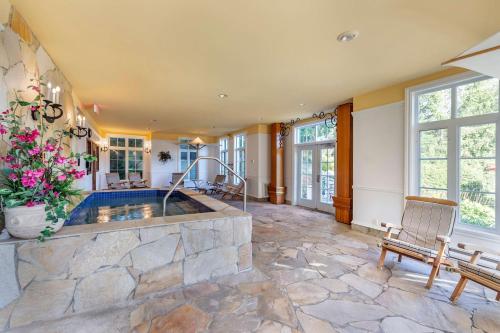 a large living room with a jacuzzi tub at Hilton Grand Vacations Club Tremblant Canada in Mont-Tremblant