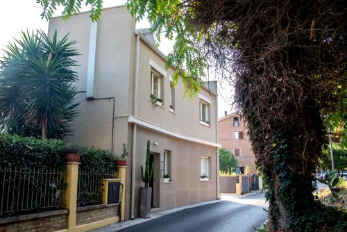 a building on the side of a street at B&B Fontanella 32 in Porto SantʼElpidio