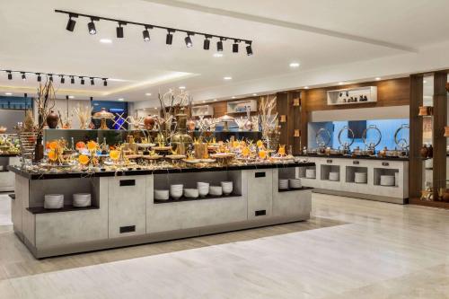 ホテルの敷地内または近くでの食事または食べ物