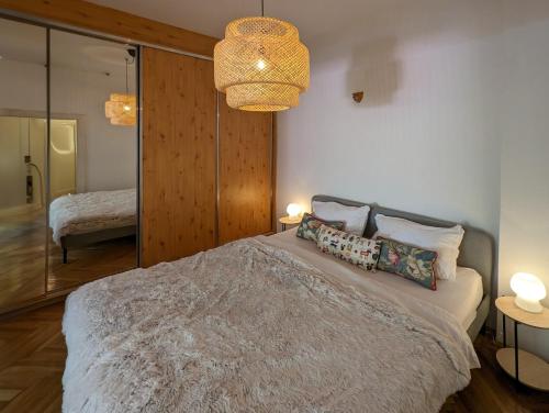 Postel nebo postele na pokoji v ubytování Cozy Park Apartment