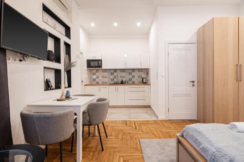 S6- Boutique Suites, Best Location by BQA