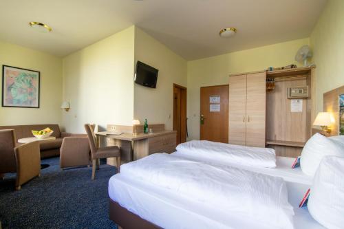 a hotel room with two beds and a table at Seehotel Grunewald in Berlin