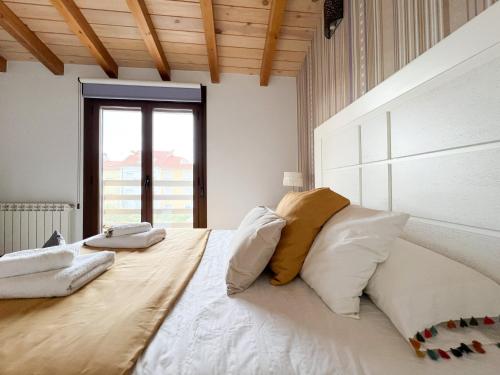 a bedroom with a large white bed with white pillows at CASA VISTA SIERRA in Jaraiz de la Vera
