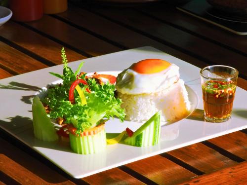 Mad på resortet eller i nærheden