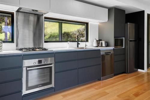 Gallery image of Kirribilli in Goughs Bay