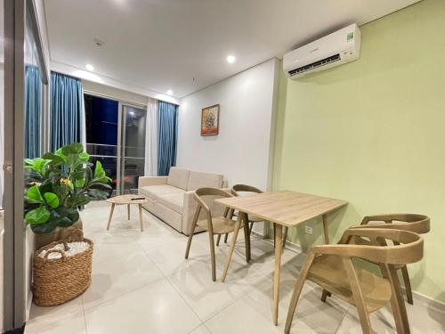 Ein Sitzbereich in der Unterkunft The sóng house vũng tàu Apartment