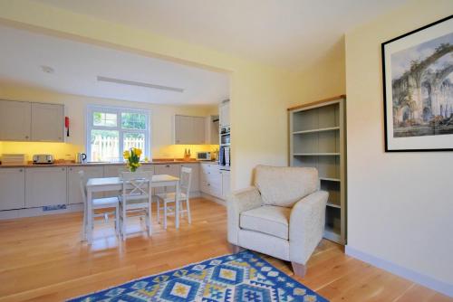 2 Southcombe Terrace – Photos 2