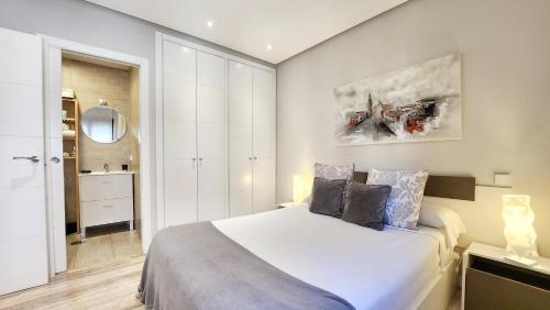 Postel nebo postele na pokoji v ubytování Cervantes Apartamentos