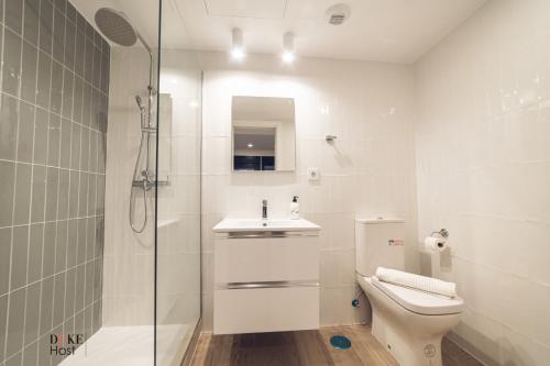 a bathroom with a shower and a toilet and a sink at Castilla Luxury 1B Apartment in Madrid
