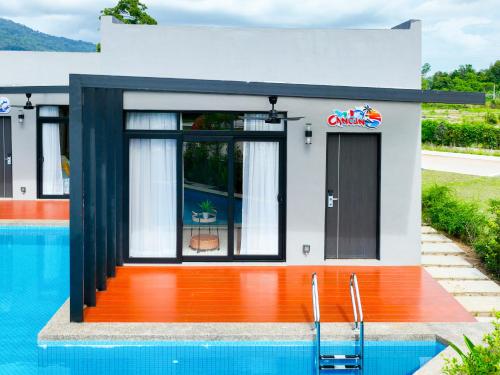 Bazén v ubytování Hangouts Urban+Eco Langkawi nebo v jeho okolí