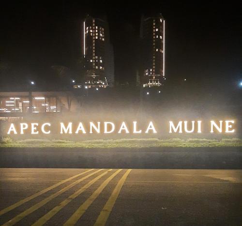 a sign that saysasc mandala muh me on a train at Apec Mandala Mũi Né in Ấp Long Sơn